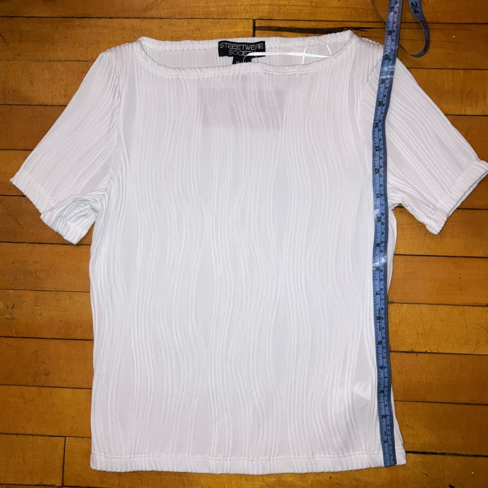 Wavy textured baby tee